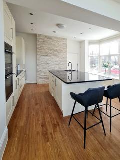 8 bedroom house share to rent, Higham Road, Rushden