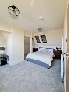 8 bedroom house share to rent, Higham Road, Rushden