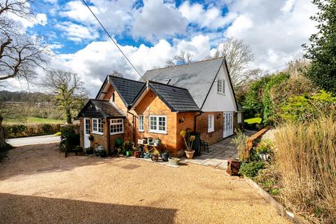 3 bedroom detached house for sale, Harts Green, Battle, TN33