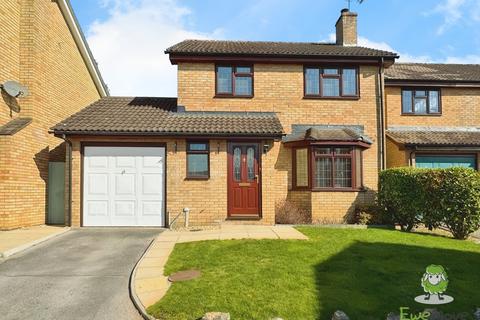 3 bedroom detached house for sale, SAFFRON CLOSE, CHINEHAM, BASINGSTOKE, HAMPSHIRE, RG24