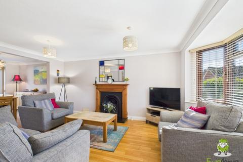 3 bedroom detached house for sale, SAFFRON CLOSE, CHINEHAM, BASINGSTOKE, HAMPSHIRE, RG24