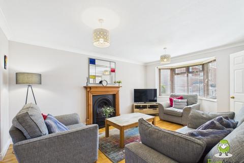 3 bedroom detached house for sale, SAFFRON CLOSE, CHINEHAM, BASINGSTOKE, HAMPSHIRE, RG24