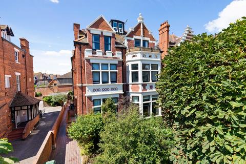 2 bedroom apartment for sale, Grimston Avenue, FOLKESTONE, CT20