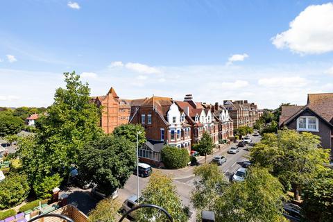 2 bedroom apartment for sale, Grimston Avenue, FOLKESTONE, CT20