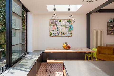 63 Forest Drive East, London, E11 1JX