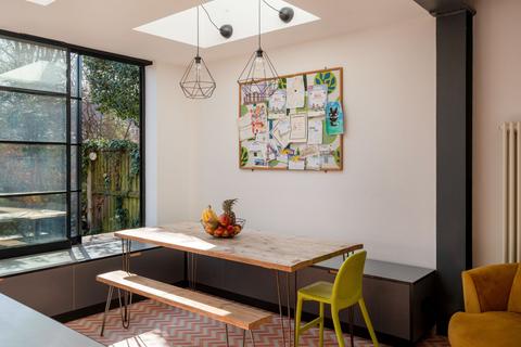 63 Forest Drive East, London, E11 1JX