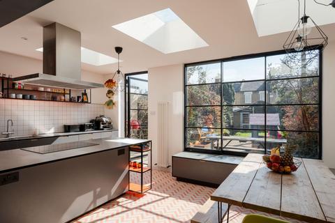 63 Forest Drive East, London, E11 1JX