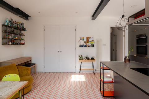 63 Forest Drive East, London, E11 1JX