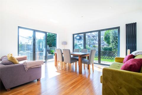 32 Strawberry Vale, Twickenham, TW1 4RU