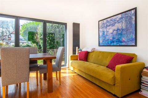 32 Strawberry Vale, Twickenham, TW1 4RU