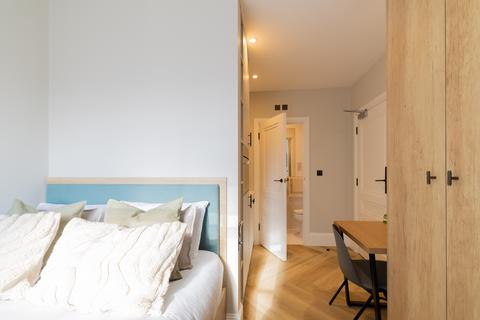 Studio to rent, Draycott Avenue, London SW3