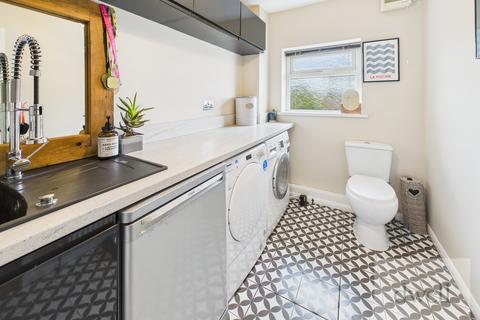 647 Whitehall Road, Leeds, LS12 6HB