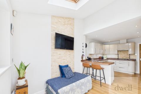 647 Whitehall Road, Leeds, LS12 6HB