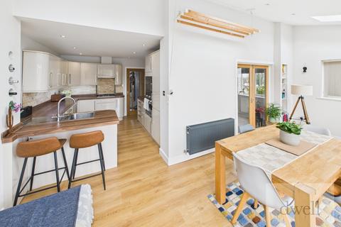 647 Whitehall Road, Leeds, LS12 6HB