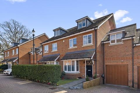 15 Beacon Rise, East Grinstead, RH19 3FR