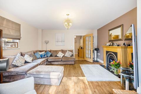 15 Beacon Rise, East Grinstead, RH19 3FR
