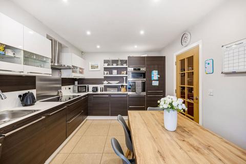 15 Beacon Rise, East Grinstead, RH19 3FR