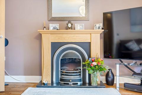 15 Beacon Rise, East Grinstead, RH19 3FR