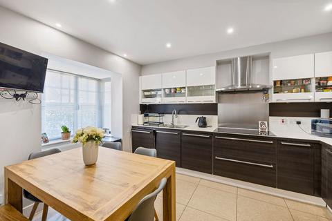 15 Beacon Rise, East Grinstead, RH19 3FR