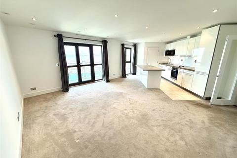 2 bedroom apartment for sale, Newly redecorated 2 bed apt overlooking the marina!