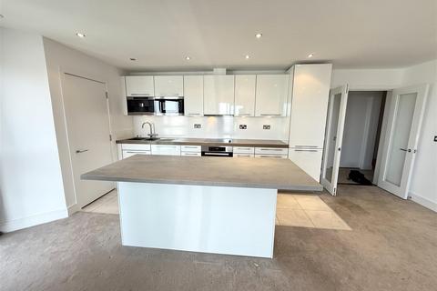 2 bedroom apartment for sale, Newly redecorated 2 bed apt overlooking the marina!