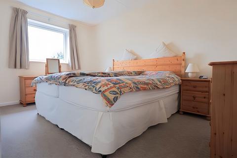 32 Bridewell Close, North Leigh, Witney, OX29 6TR