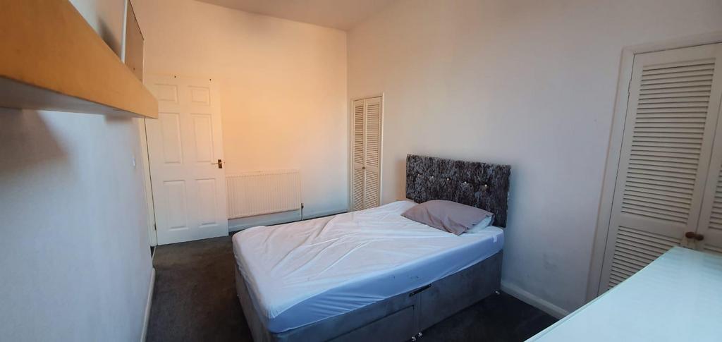 Main bedroom.jpg
