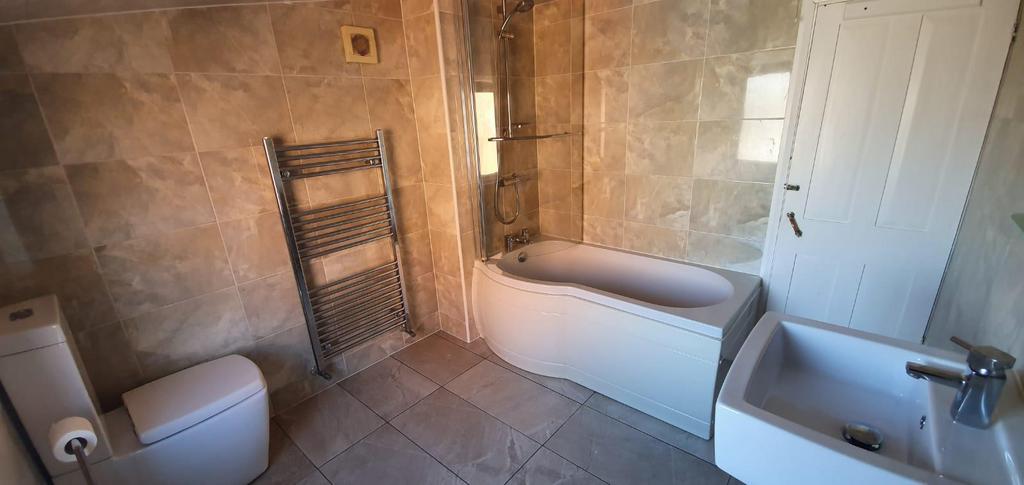 Bathroom 1.jpg