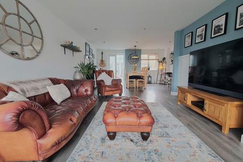 93 Newlands, Whitfield, Dover, CT16 3ND