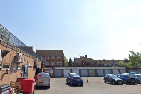 Garage to rent, Fordbridge Road, Ashford TW15