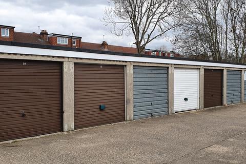Garage to rent, Hall Lane, London E4