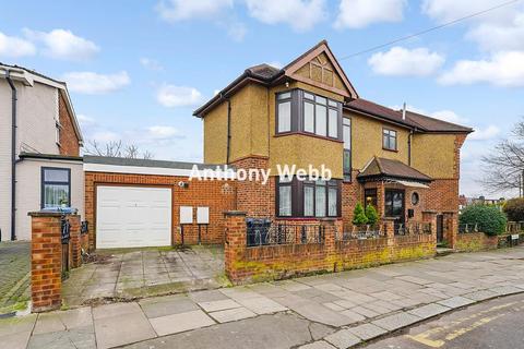 39a Wolves Lane, London, N22 5JD
