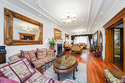 39a Wolves Lane, London, N22 5JD