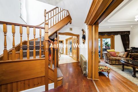 39a Wolves Lane, London, N22 5JD