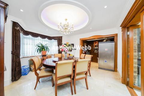 39a Wolves Lane, London, N22 5JD