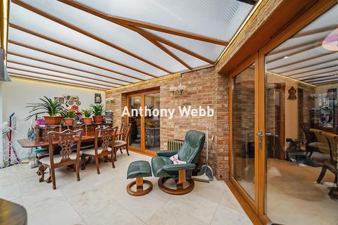 39a Wolves Lane, London, N22 5JD