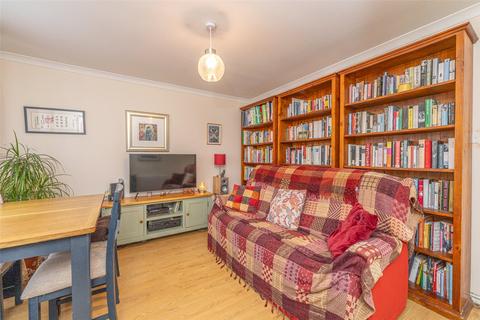 13/5 Blandfield, Edinburgh, EH7 4QJ