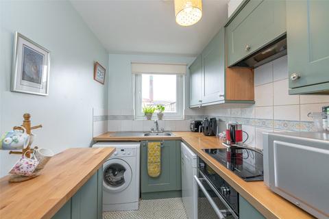 13/5 Blandfield, Edinburgh, EH7 4QJ