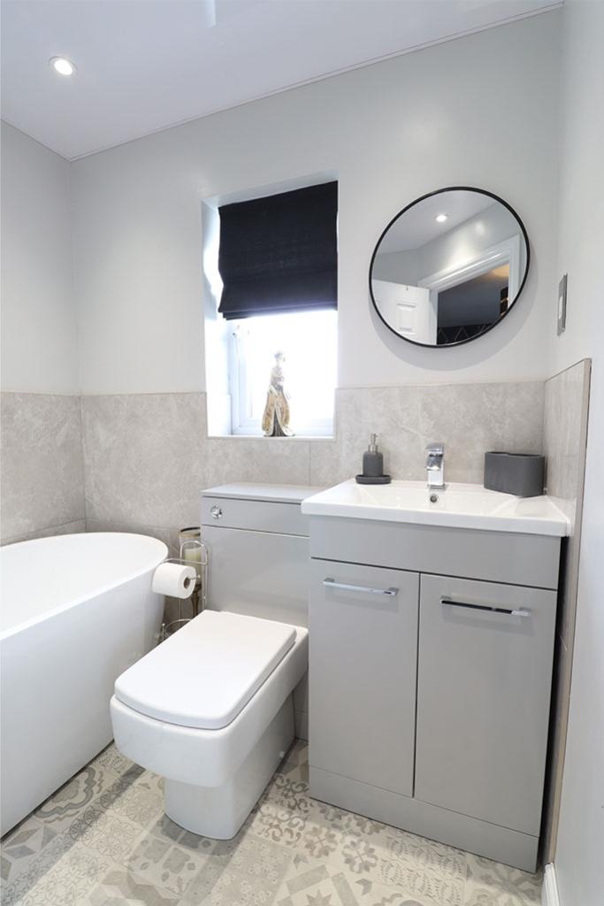 53 Carrfield en suite 2