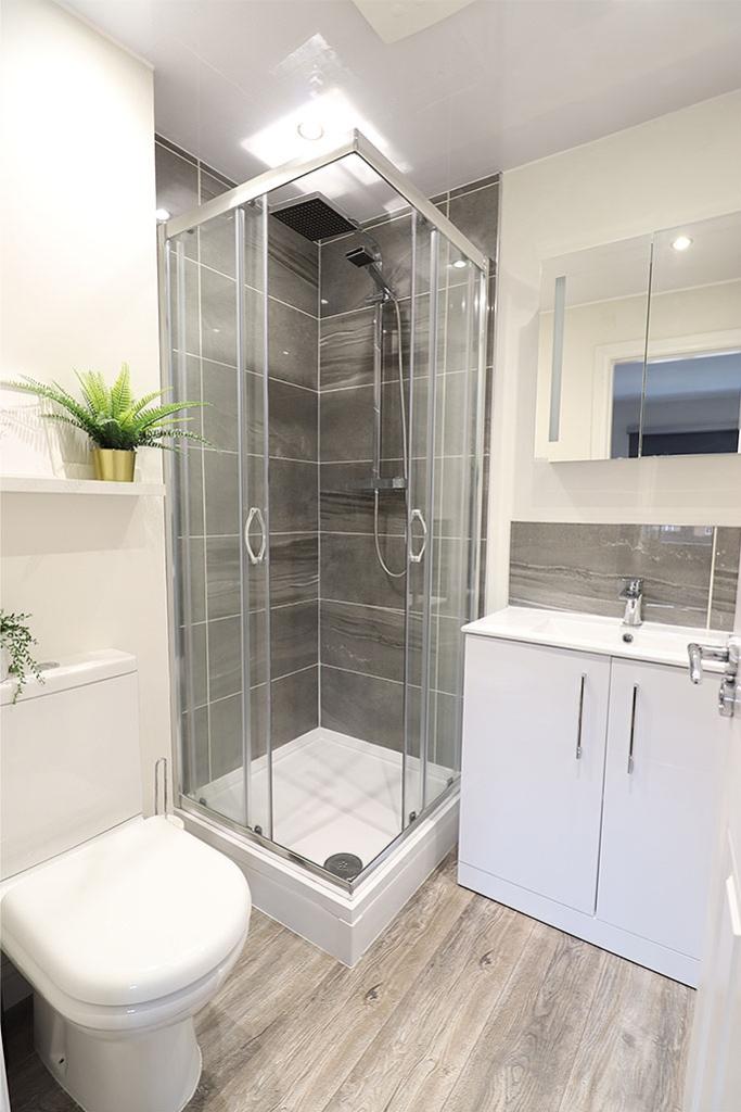 53 Carrfield en suite 3
