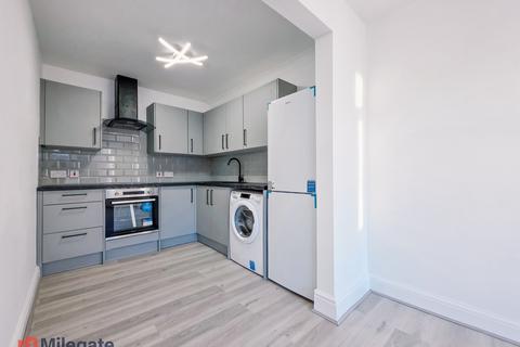 2 bedroom flat to rent, Great North Way, London NW4