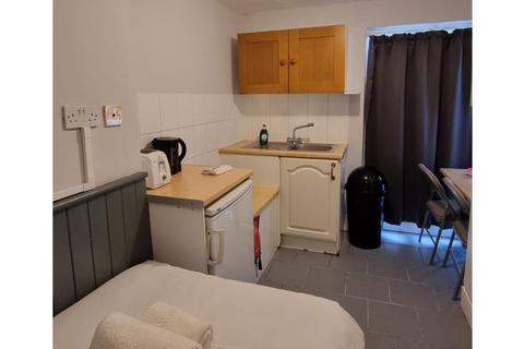 1 bedroom ground floor flat to rent, Belsize Park, London NW3
