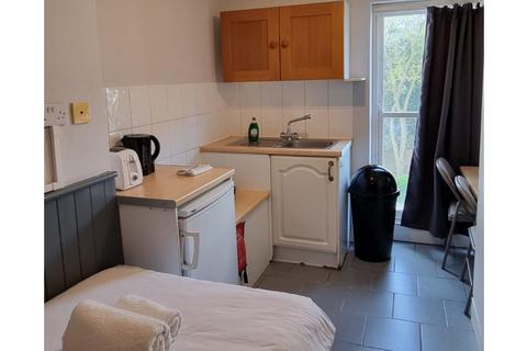 1 bedroom ground floor flat to rent, Belsize Park, London NW3