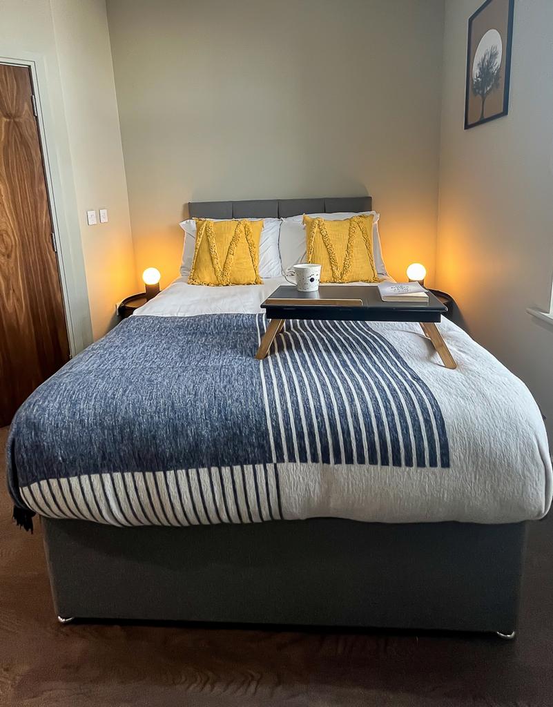A tidy and inviting double bedroom featuring a ...
