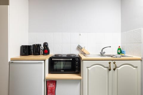 1 bedroom ground floor flat to rent, Belsize Park, London NW3