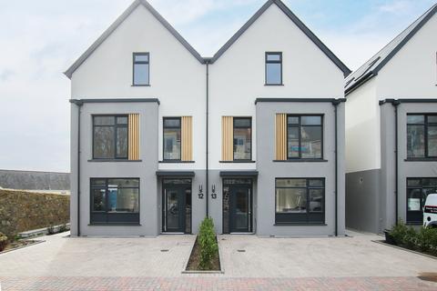 Les Bas Courtils Road, St Sampson's, Guernsey, GY2
