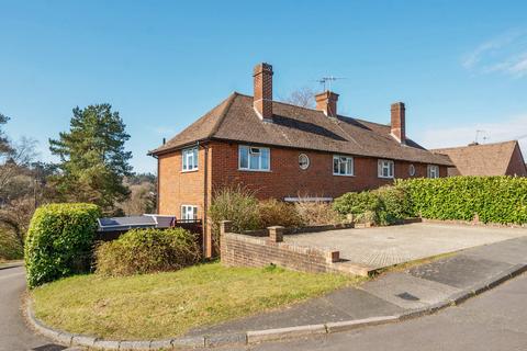 2 Dale View, Haslemere, GU27 2QS