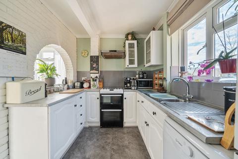 2 Dale View, Haslemere, GU27 2QS