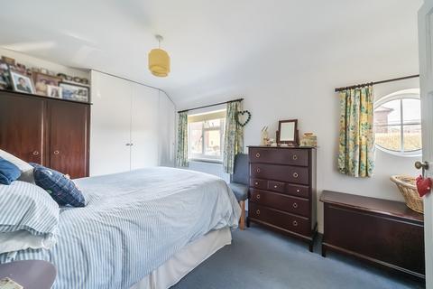 2 Dale View, Haslemere, GU27 2QS