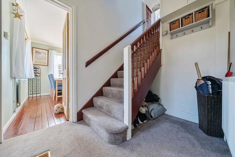 2 Dale View, Haslemere, GU27 2QS